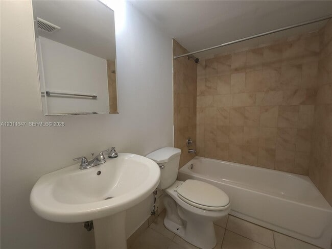 Building Photo - 10907 N Kendall Dr
