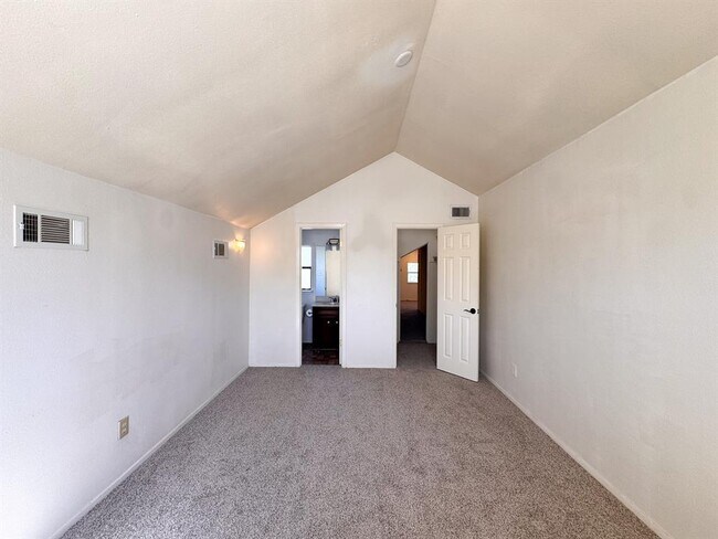 Building Photo - 505 Cambridge Dr