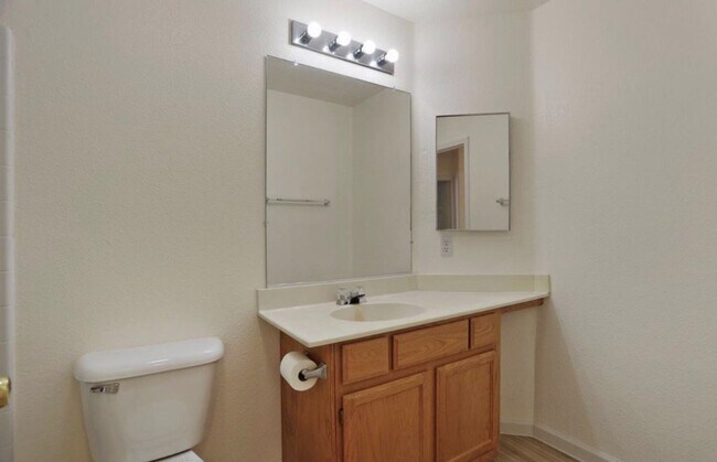 Building Photo - 5451 Governor Cir