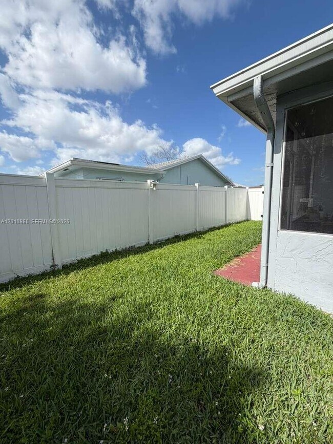 Building Photo - 8202 NW 91st Terrace