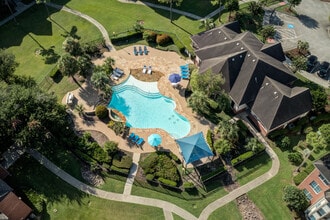 Building Photo - Windsor Estates