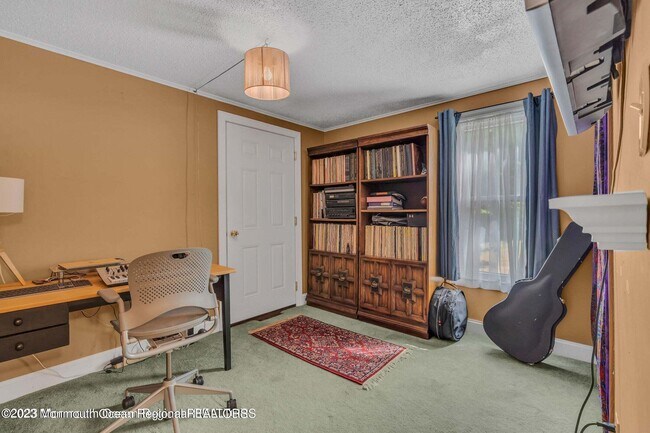 Building Photo - 37 Freehold Rd