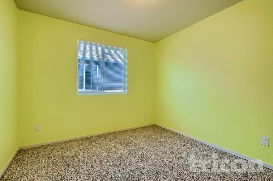 Building Photo - 20615 7th Ave Ct E