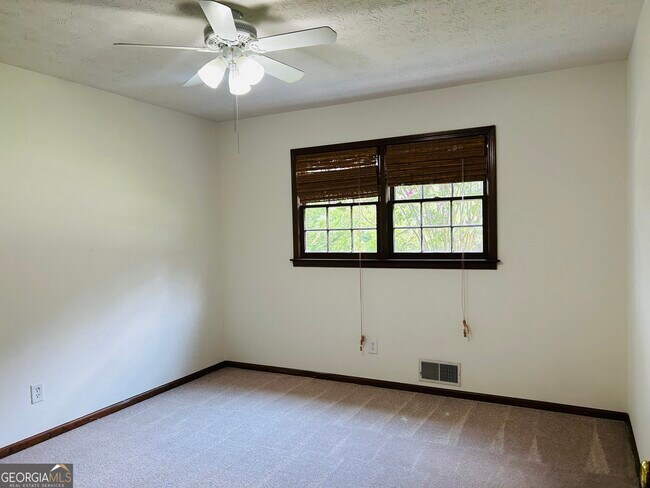 Building Photo - 5433 Wydella Rd SW