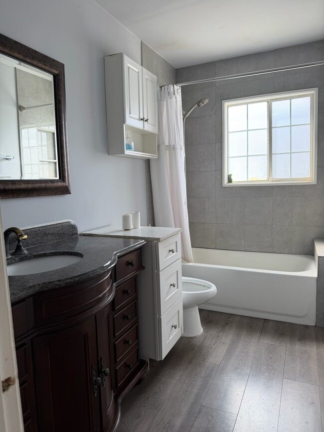 Building Photo - Jaguar Chan - R729-1617