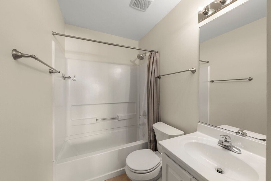 Building Photo - 2513 Dickens Dr