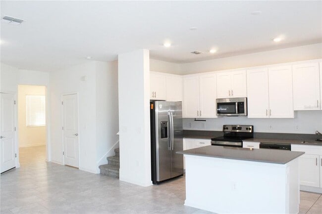 Building Photo - 7405 Stone Crk Trl