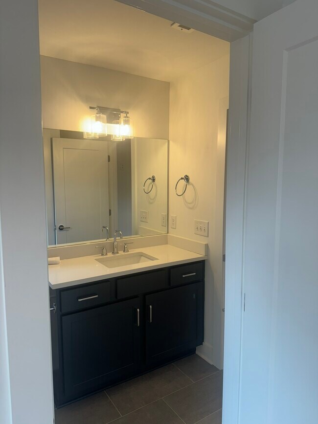 Building Photo - 1822 16th Ave N