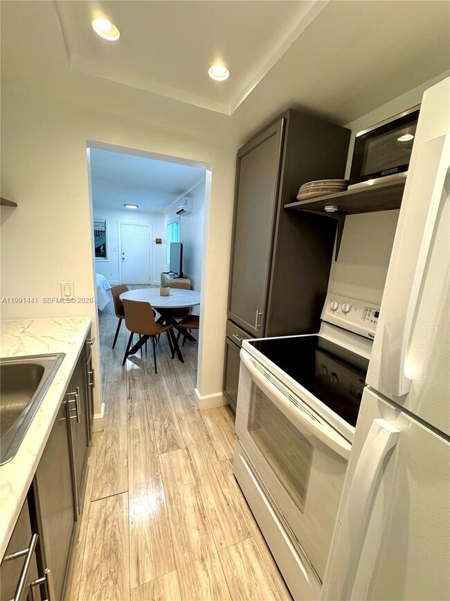 Building Photo - 740 11th St