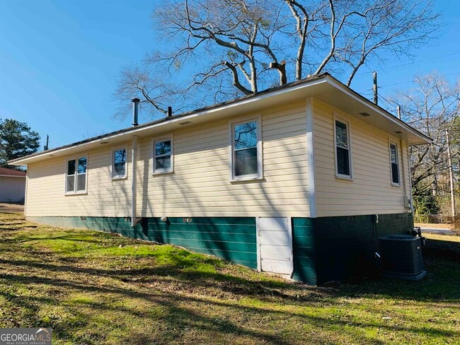 Building Photo - 24 Camellia Dr