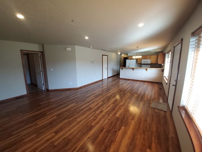 Building Photo - Great Family Home