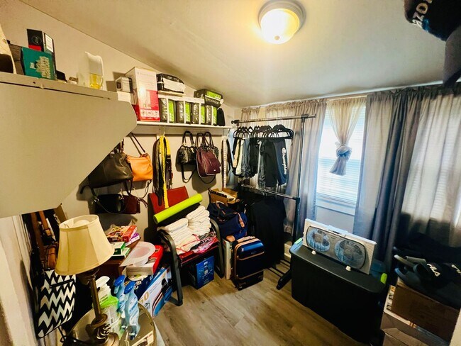 Building Photo - Renovated 3 bdrm/1.5 bath Home with Bonus Room and Dressing Room Located Near Hopkins Rd.