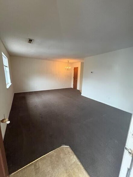 Building Photo - 3103 Sherwin Dr