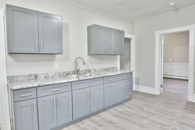 Building Photo - RENTALS AVAILABLE IN NILES