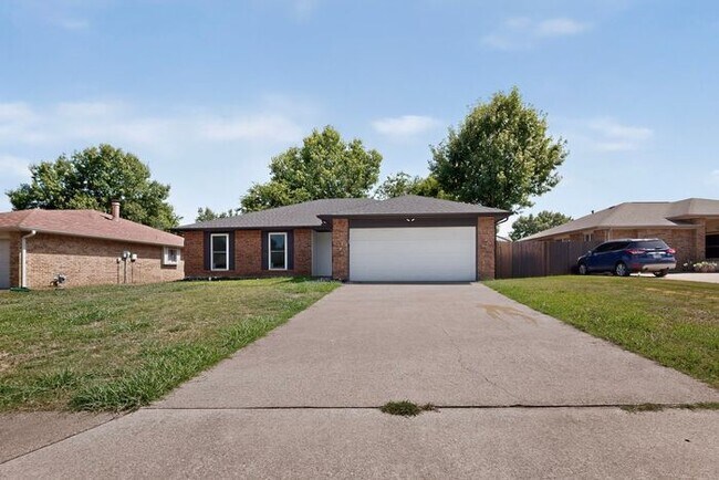 Building Photo - Gem In Flower Mound Waiting On You!!!