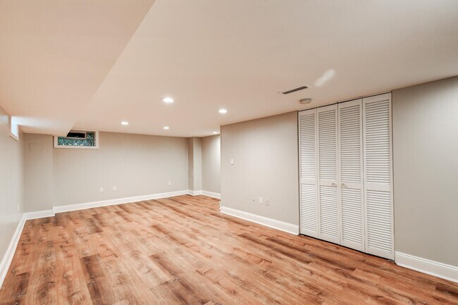 Building Photo - 8451 Water Oak Rd