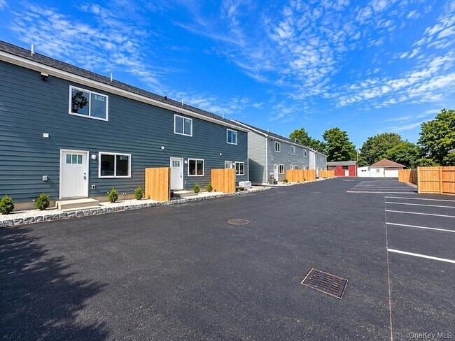 Building Photo - 60 Manor Pl
