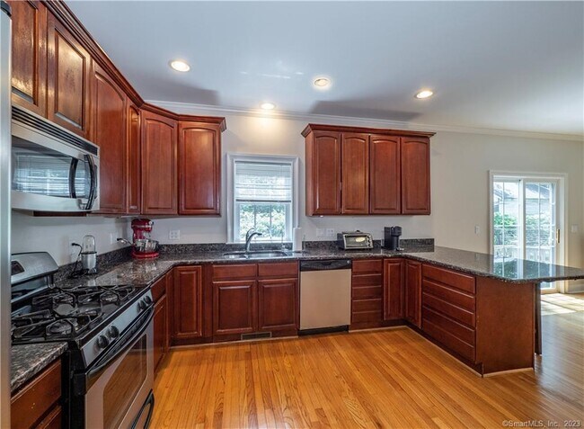 Building Photo - 1023 Black Rock Tpke