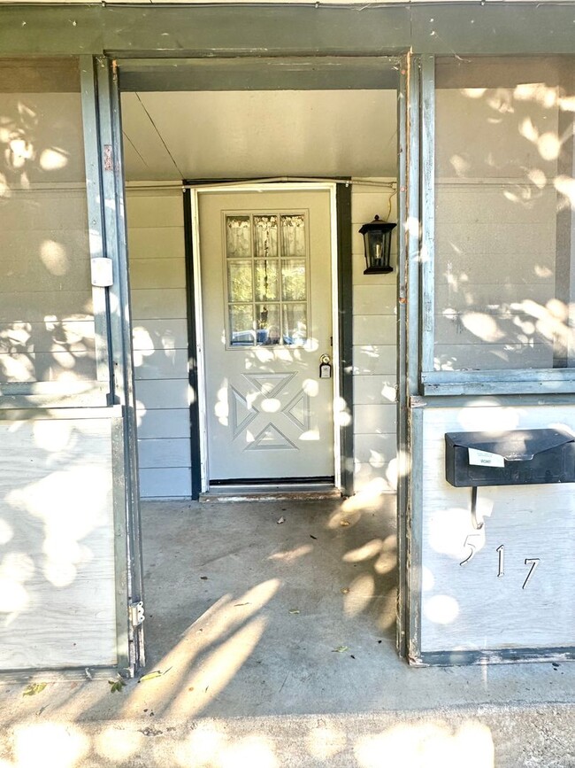 Building Photo - Adorable 2 Bed/ 1 Bath Home in Republic, MO!