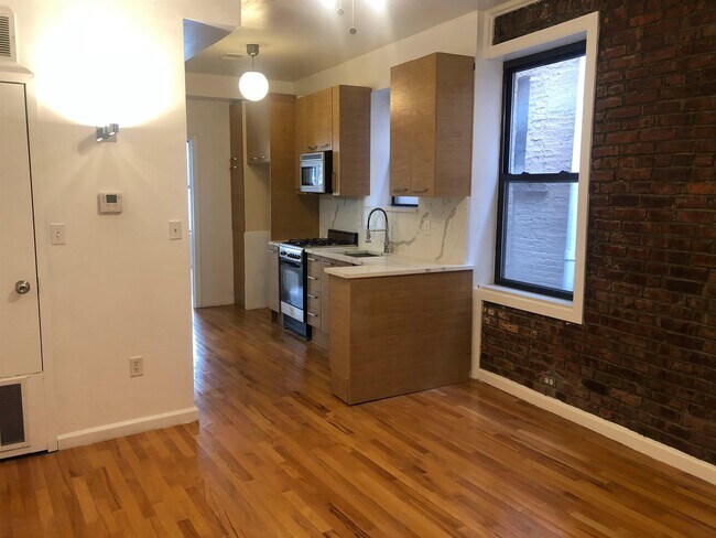 Building Photo - 163 Baldwin Ave