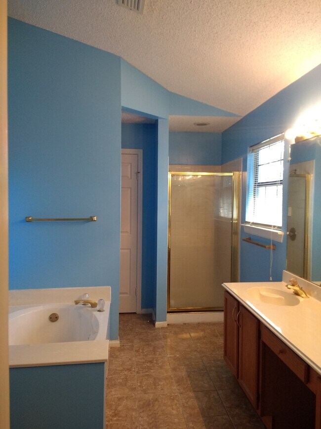 Building Photo - 2361 Shirecreek Cir