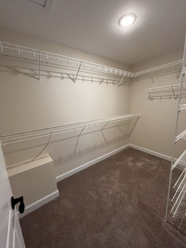 Building Photo - Luxury Townhome in Congers Creek