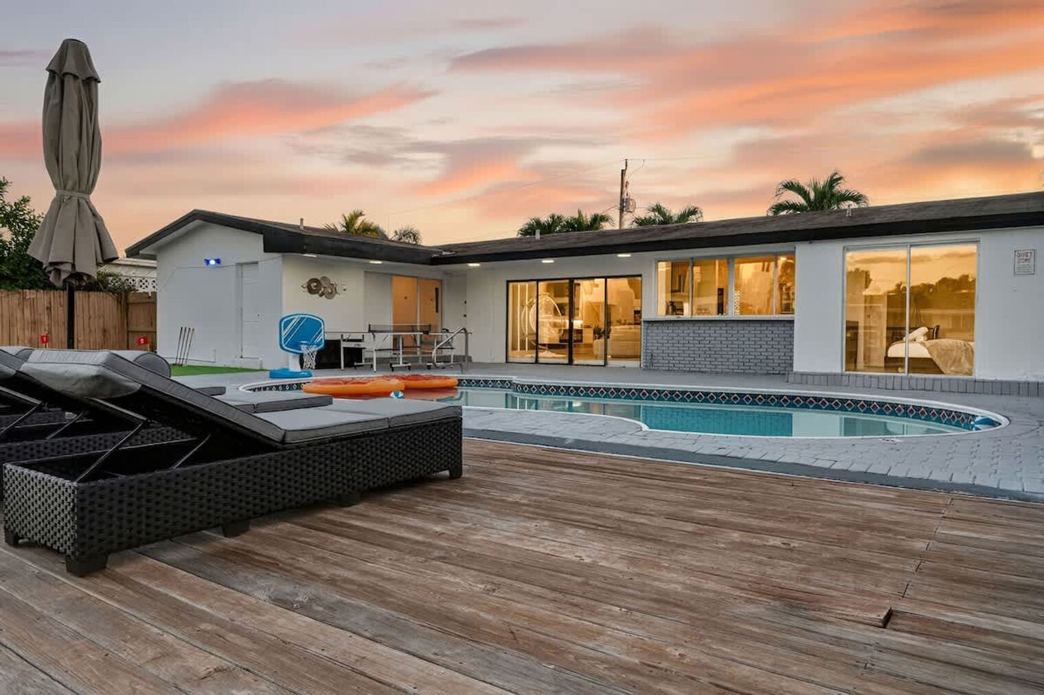 Building Photo - 2365 NE 195th St