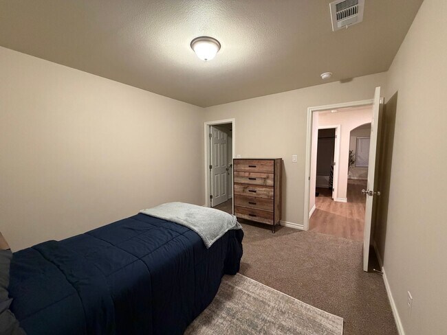 Building Photo - 1416 Bajada Street