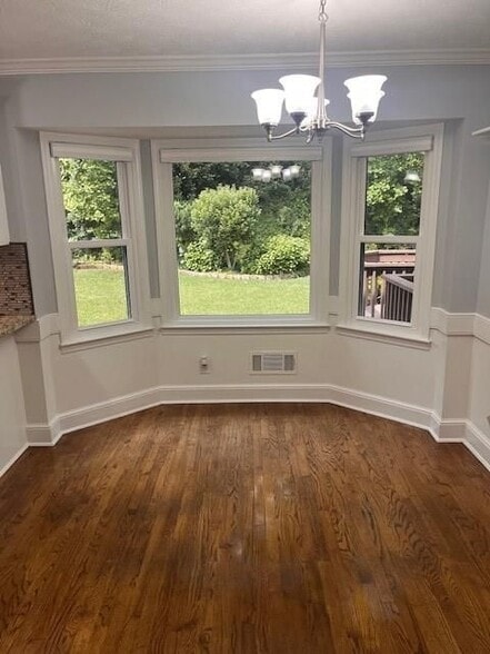 Building Photo - 871 Cedar Trce SW