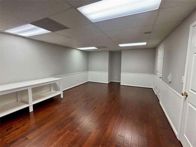 Building Photo - 715 Apsley Way