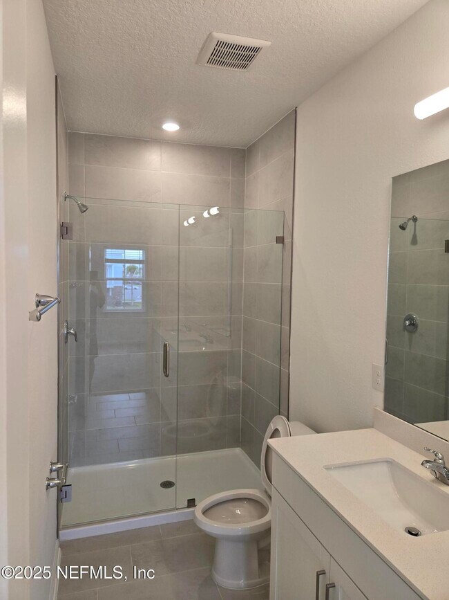 Building Photo - 207 Brandon Lks Dr