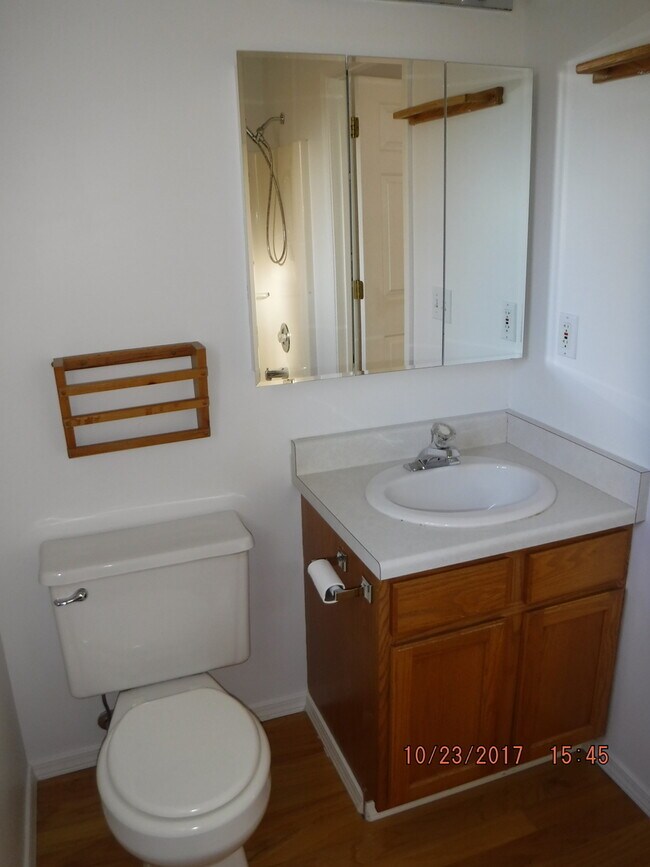 Building Photo - Centrally Located and Updated 3BD 2BA