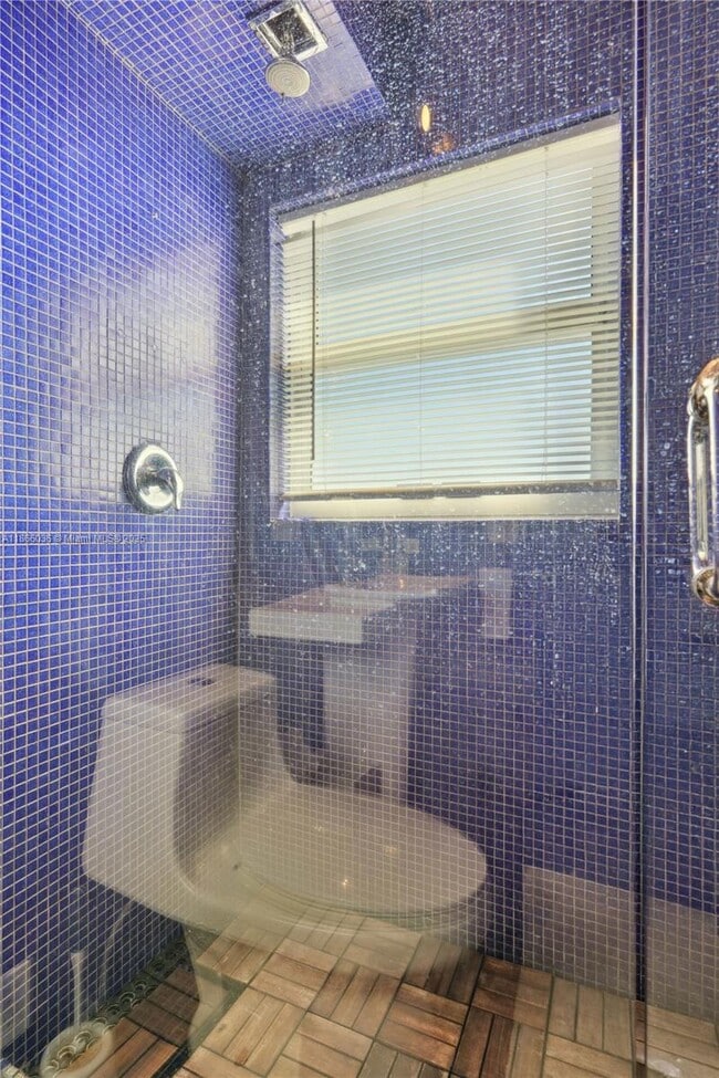 Building Photo - 1881 Washington Ave