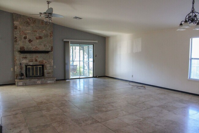 Building Photo - 4222 Clear Lake Dr