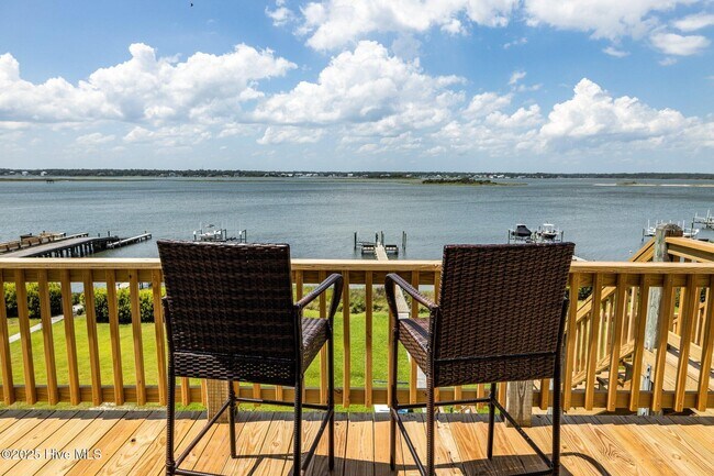 Building Photo - 8632 Sound Dr