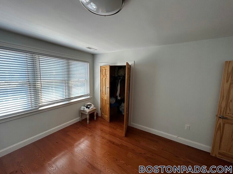 Building Photo - 4350 Washington St