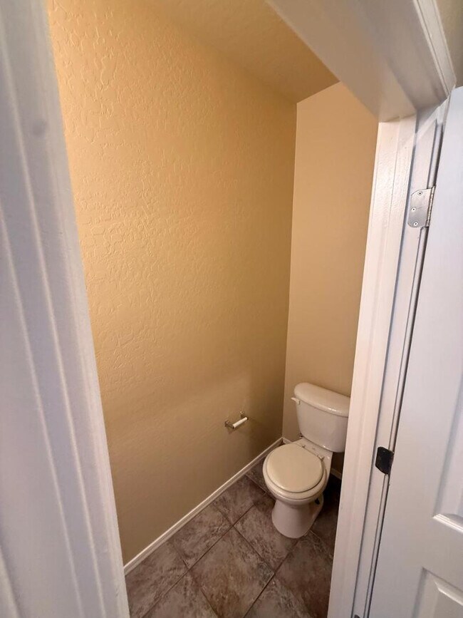 Building Photo - 8462 E Pampa Ave