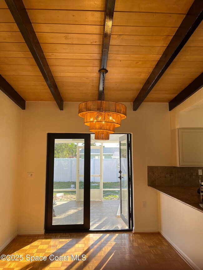 Building Photo - 2245 Sunset Ave