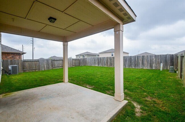 Building Photo - 21022 Echo Manor Dr