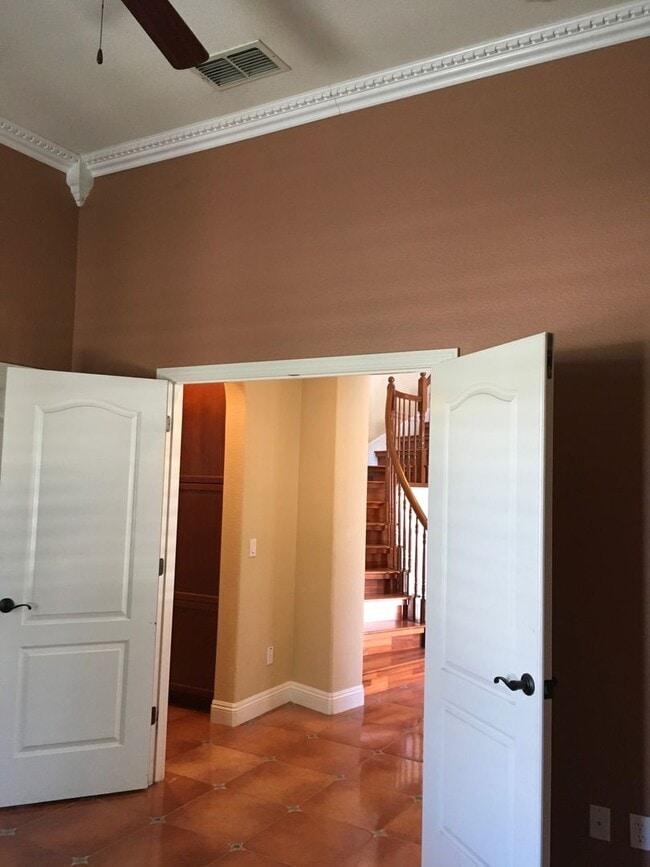 Building Photo - Spacious floor plans 4bedroom, 3 bath Near Franklin High