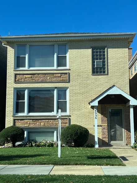 Primary Photo - 4936 N Marmora Ave