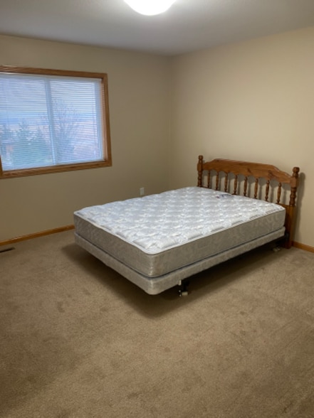 Building Photo - 4626 35 St NW