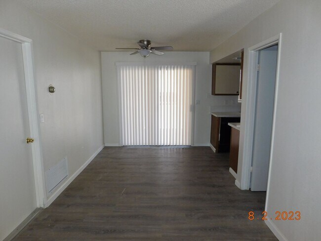 Building Photo - PER633