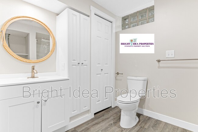 Building Photo - 2755 Woodbury Dr