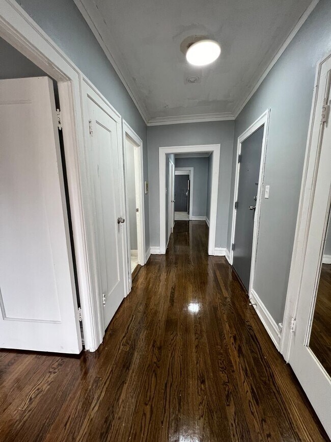 Building Photo - 8004 S Eberhart Ave