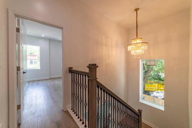 Building Photo - 6911 S Kimbark Ave