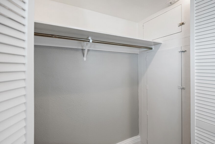 Building Photo - 11440 1st St E