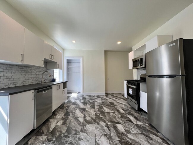 Building Photo - Updated 3BR house with multi-car off street parking!