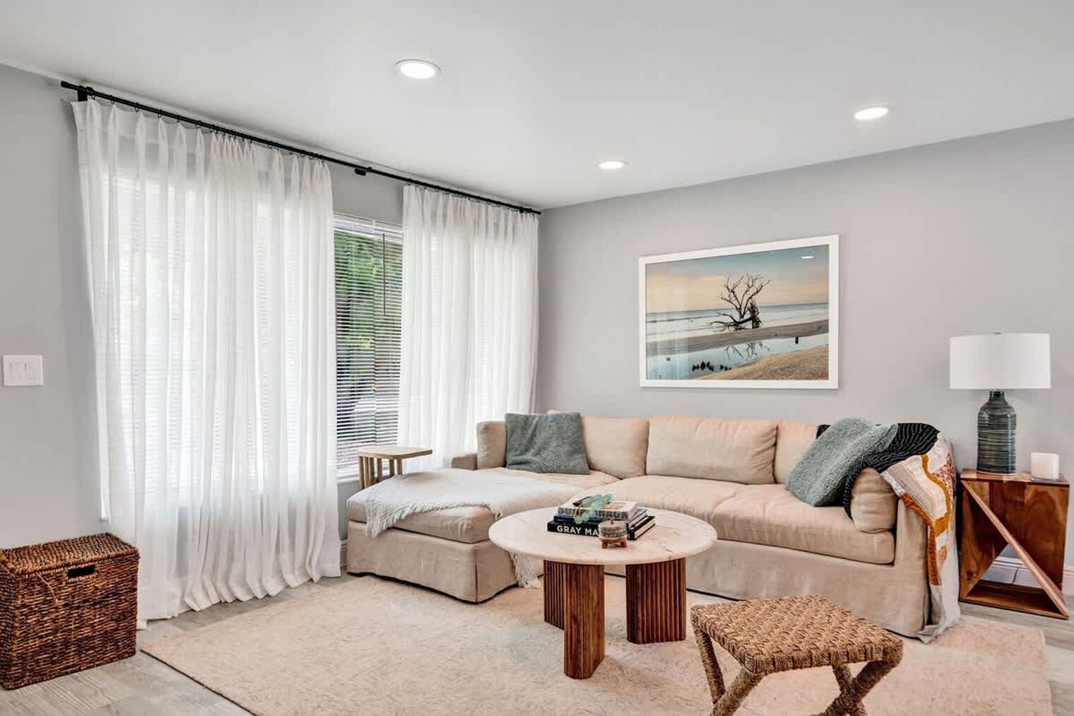 Building Photo - 1587 NE 30th St