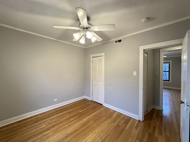 Building Photo - 3007 N Racine Ave